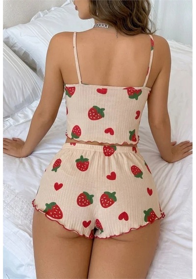 Go İthalat Kadın Yumuşak Dokulu Krem Çilek Ve Desenli Fırfırlı İp Askılı Crop Şortlu Fitilli Pijama Takımı
