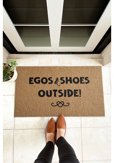 Egos And Shoes Outside Yazılı Kapı Paspası