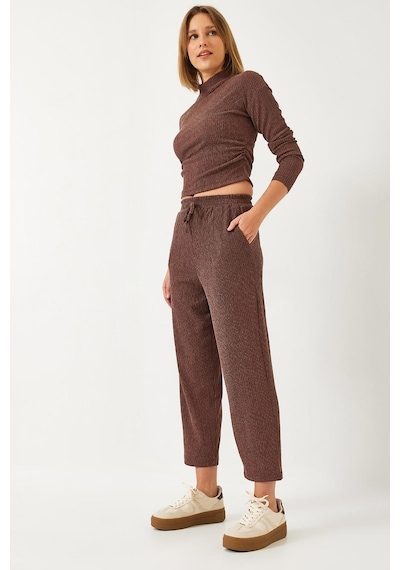 Shade Kadın Crop Bluz Ve Beli Lastikli Pantolonlu Alt Üst Takım 60261363 - Kahverengi Shade Kadın Crop Bluz Ve Beli Lastikli Pantolonlu Alt Üst Takım 60261363 - Kahverengi