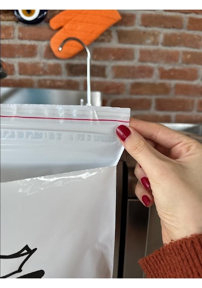 Çöp Torbası Kendinden Yapışkanlı, Sızdırmaz, İz Bırakmaz, Pratik, Çift Tarafı Aç-kapa Bantlı 15 Adet 25x25+5 Cm