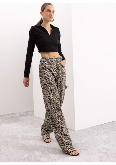Defacto Siyah Fitted Vucuda Oturan Gömlek Yaka Fermuarlı Bengalin Uzun Kollu Crop Basic Düz Bluz C5037AX24AUBK27 Defacto Siyah Fitted Vucuda Oturan Gömlek Yaka Fermuarlı Bengalin Uzun Kollu Crop Basic Düz Bluz C5037AX24AUBK27