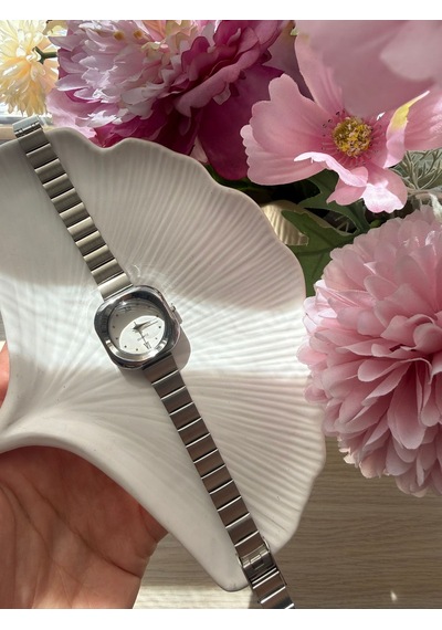 Minimal Metal Kadın Kol Saati Yuvarlak Gümüş Altın