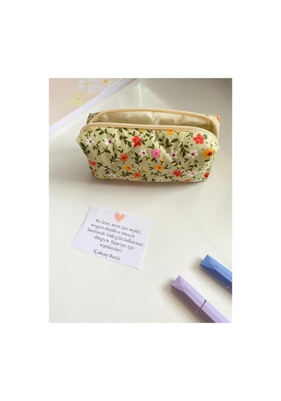 Çiçekli Puf Puf Kalemlik 18x7x6 Cm Astarlı, Elyaflı, Fermuarlı Kalem Kutusu / Okul Kalemliği Yeşil Yeşil