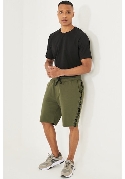 Erkek Hakı Standart Fit Normal Kesim Casual Örme Şort Haki Erkek Hakı Standart Fit Normal Kesim Casual Örme Şort Haki