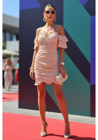 Fashion Cocktail Minik Kol Göğüs Korseli Drapeli Doğal Gofre Kumaş Pedli Süper Esnek Likralı Tüp Elbise Bej Fashion Cocktail Minik Kol Göğüs Korseli Drapeli Doğal Gofre Kumaş Pedli Süper Esnek Likralı Tüp Elbise Bej