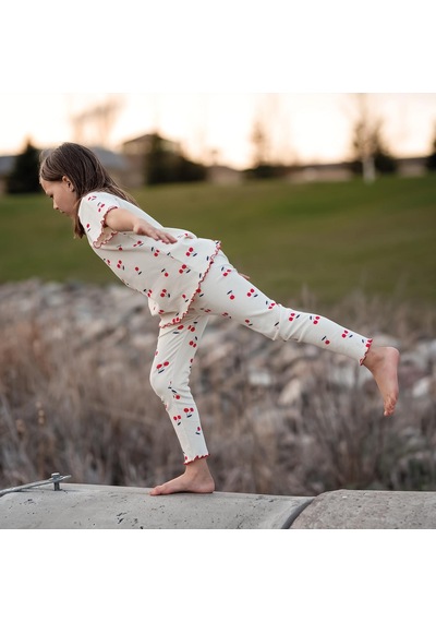 Antebies Organik Krem Kiraz Desenli Beli Lastikli Kısa Kollu Kız Çocuk Pijama Takımı