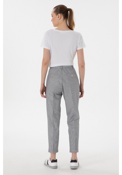 U.S. Polo Assn. Kadın Lacivert Çizgili Keten Karışımlı Carrot Fit Kanvas Pantolon 50309090-VR033 U.S. Polo Assn. Kadın Lacivert Çizgili Keten Karışımlı Carrot Fit Kanvas Pantolon 50309090-VR033