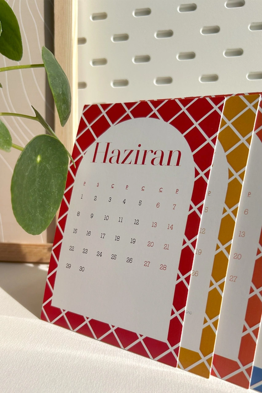 Modern Tarz 2026 Masa Takvimi Minimal Desenli 12 Sayfa Ofis & Ev Dekor Takvimi