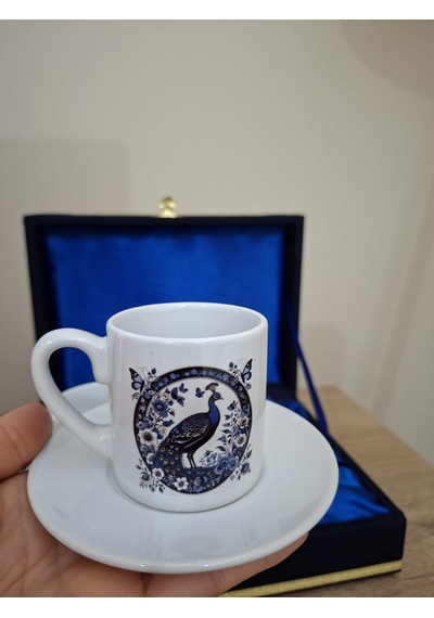 Mavi Tavuskuşu Ve Çiçek Baskı Özel Kadife Kutu Hediyelik 90 Ml Hacim Türk Kahve Fincanı Beyaz