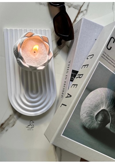 Çizgili Dekoratif Tabak Ve Lotus Çiçek İnci Tozlu Mumluk Beyaz