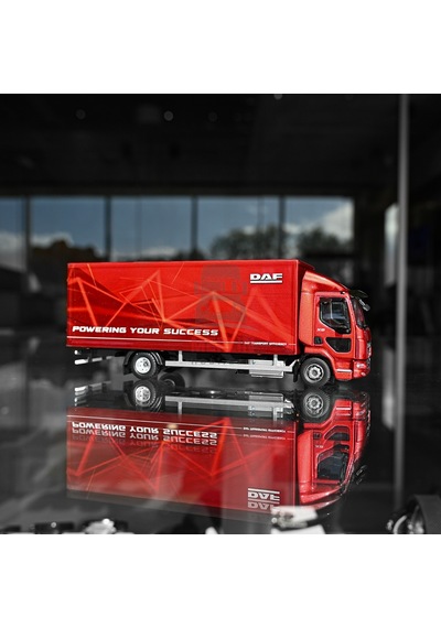 1/50 Daf Xb Fa Box Kamyon - Dealer Edition