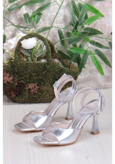 Fort 5134 Ares Tek Bantlı İnçe Yüksek Topuklu Kadın Ayakkabı GÜMÜŞ