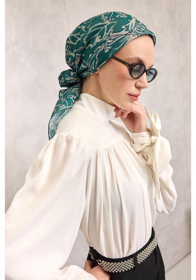 Silk Home Pamuk Polyester Soft Eşarp Patina Yeşili Lilium Desenli Kaymaz Dokulu 90x90 Çok Renkli
