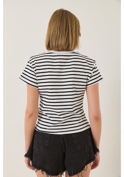 Shade Kadın V Yaka Çizgili Rahat Kalıp Basic T-shirt 60283205 - Siyah-beyaz Siyah - Beyaz Shade Kadın V Yaka Çizgili Rahat Kalıp Basic T-shirt 60283205 - Siyah-beyaz Siyah - Beyaz