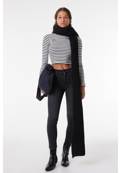 Wrangler High Rise Skinny Fit Dar Kesim Yüksek Bel Çok Dar Paça Siyah Kadın Esnek Jean Denim Kot Pantolon W27H01630B Siyah