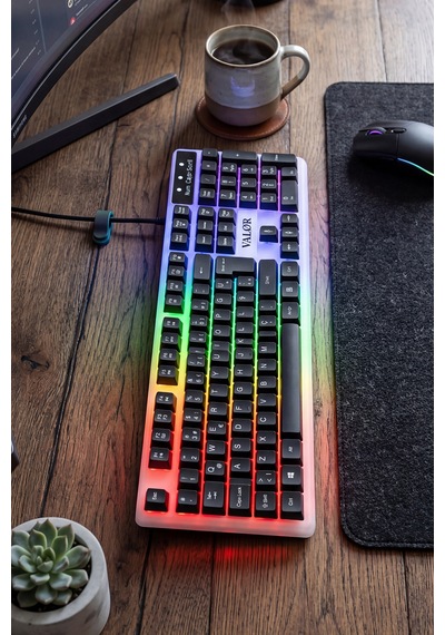 Commander Rgb Işıklı & Full Set 104 Tuşlu Membran Oyuncu Klavyesi