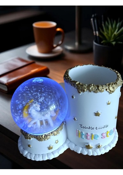 Beyaz At Figürlü 15cmx10cm Ebat Pilli Işıklı Dekoratif Kar Küre Kalemlik 15cm X 10cm