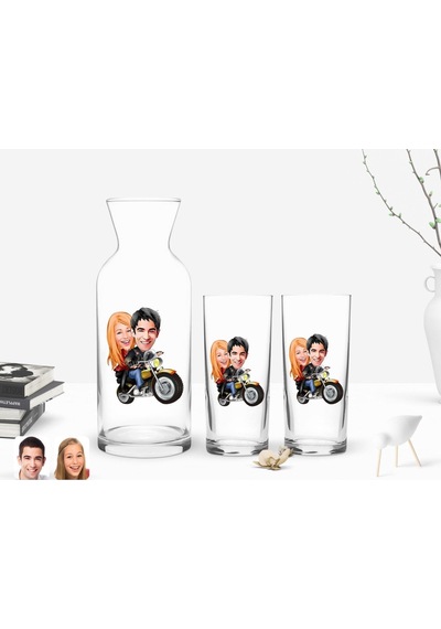 Kişiye Özel Renkli Baskılı Sevgililer Karikatürlü İkili Rakı Bardağı Ve Karaf Hediye Seti-17