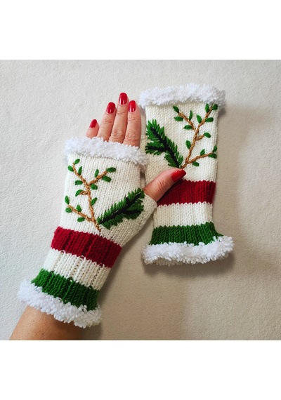 Newdaycraft El Örgüsü Motifli Parmaksız Eldiven / Bileklik - Çam / Yılbaşı Beyaz - Yeşil Newdaycraft El Örgüsü Motifli Parmaksız Eldiven / Bileklik - Çam / Yılbaşı Beyaz - Yeşil