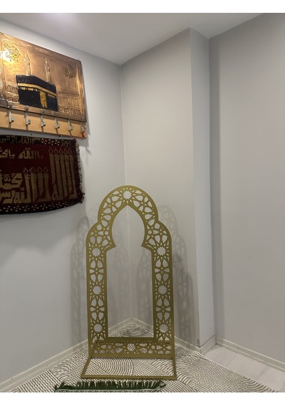Ayaklı Metal Mihrab İslami Motifli Namaz Köşesi Mescit Dekorasyon