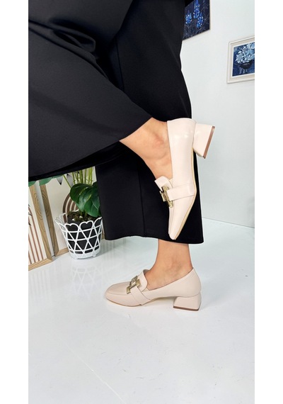 Günlük Kadın Loafer Topuklu Toka Ve Dikiş Detaylı Bağcıklı Küt Burunlu Ayakkabı 700 Bej Günlük Kadın Loafer Topuklu Toka Ve Dikiş Detaylı Bağcıklı Küt Burunlu Ayakkabı 700 Bej