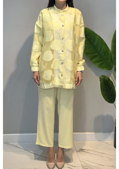Lale Butik Organze Kumaş Üst Ceketi Taşlı Düğmeli Desenli Ceket Pantolonlu Takım 14396 Sarı Lale Butik Organze Kumaş Üst Ceketi Taşlı Düğmeli Desenli Ceket Pantolonlu Takım 14396 Sarı