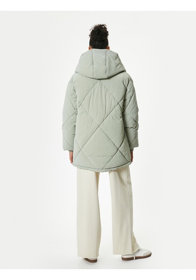 Koton Oversize Kapitone Kruvaze Yaka Kapüşonlu Cep Detaylı Kadın Mont Yeşil 5WAL00009IW Yeşil Koton Oversize Kapitone Kruvaze Yaka Kapüşonlu Cep Detaylı Kadın Mont Yeşil 5WAL00009IW Yeşil