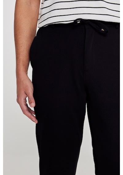 AC&Co / Altınyıldız Classics Erkek Sıyah Slim Fit Dar Kesim Beli Bağlamalı Çizgili Yan Cepli Casual Jogger Pantolon Siyah AC&Co / Altınyıldız Classics Erkek Sıyah Slim Fit Dar Kesim Beli Bağlamalı Çizgili Yan Cepli Casual Jogger Pantolon Siyah