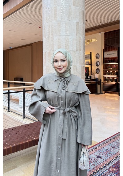 Riella Butik Nakışlı Pelerin Yaka Tesettür Elbise Haki