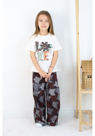 Fesshera Kız Çocuk Love Yourself Baskılı Tişört Ve Geometrik Etnik Desenli Geniş Paça Pantolon Takımı Siyah Fesshera Kız Çocuk Love Yourself Baskılı Tişört Ve Geometrik Etnik Desenli Geniş Paça Pantolon Takımı Siyah