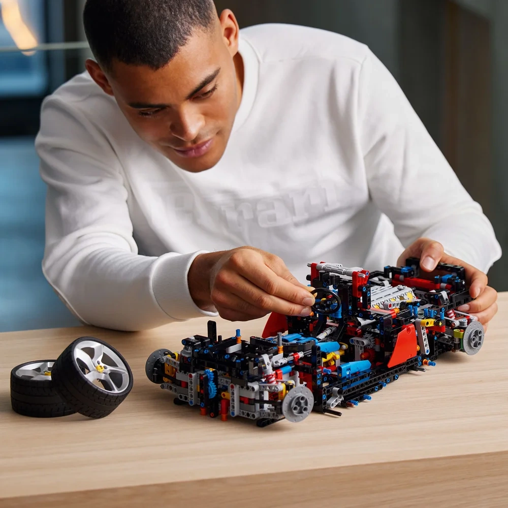 LEGO® Technic Ferrari Daytona SP3 42143 - Yetişkinler için bir Süper Araba Modeli Yapım ve Sergileme Seti (3778 Parça)