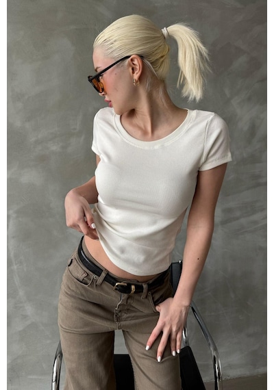 Beyaz Geniş Yaka Fittili Basic Kadın T-shirt Mg2293 Beyaz Beyaz Geniş Yaka Fittili Basic Kadın T-shirt Mg2293 Beyaz