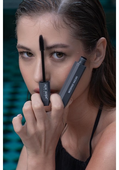 Alix Avien Suya Dayanaklı Yoğun Pigmentasyonlu Hacim Veren Doğal Kıvrımlı Siyah Maskara Waterproof Mascara