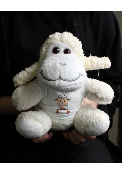 Kuzu Baskılı Tişörtlü Peluş Kuzu 22cm