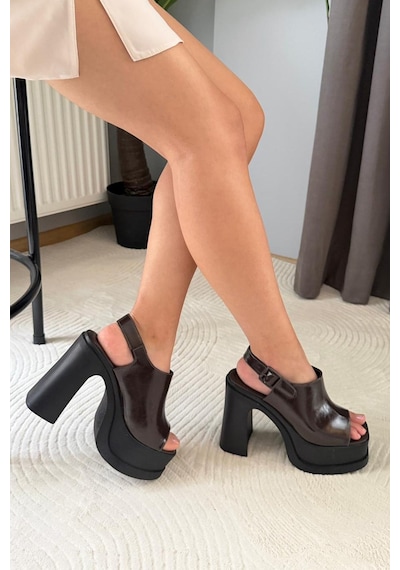 Preshley Kadın Pukka Kahve Rugan Önü Ve Arkası Acık 12 Cm Platform Topuklu Ayakkabı Kahverengi Preshley Kadın Pukka Kahve Rugan Önü Ve Arkası Acık 12 Cm Platform Topuklu Ayakkabı Kahverengi