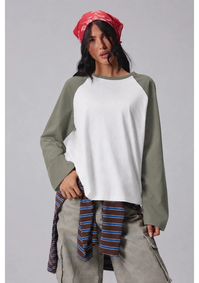 Cool Tarz Kadın Oversize Kontrast Kollu Raglan Bisiklet Yaka Düşük Omuzlu T-shirt Beyaz-haki Beyaz-haki Cool Tarz Kadın Oversize Kontrast Kollu Raglan Bisiklet Yaka Düşük Omuzlu T-shirt Beyaz-haki Beyaz-haki