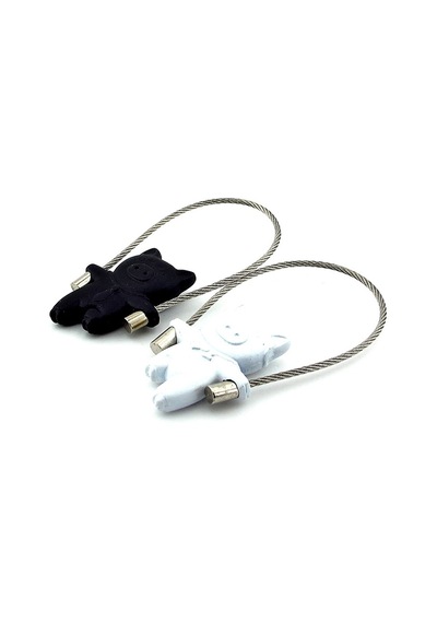 Ip Atlayan Domuzcuklar Siyah Beyaz Metal Anahtarlık Seti KC980