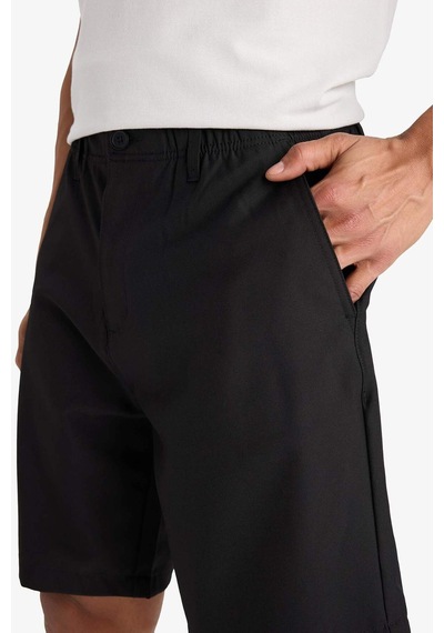 DeFactoFit Standart Fit Sporcu Kısa Paça Dokuma Şort E4137AX25SMBK81
