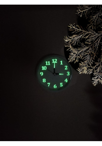 Fosforlu Gece Karanlıkta 5 Saat Parlayan Duvar Saati Çap 22 Cm Beyaz
