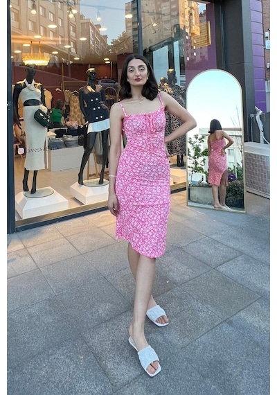 Lavessa Papatya Desenli Yırtmaçlı Askılı Bürümcük Elbise-49 Pembe
