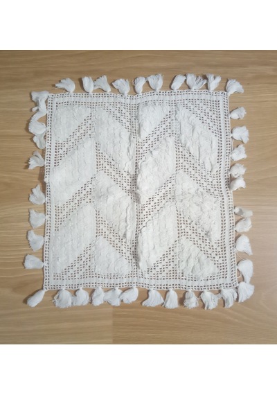 El İşlemesi Beyaz Dantel,kenarı Püsküllü Sehpa Örtüsü 31x33cm Çok Renkli