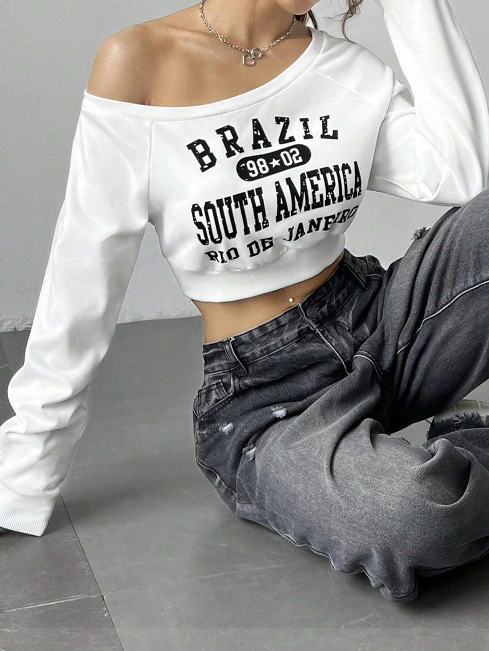 Afri Kadın Beyaz Brazil South America Baskılı Omzu Açık Crop Sweatshirt Beyaz