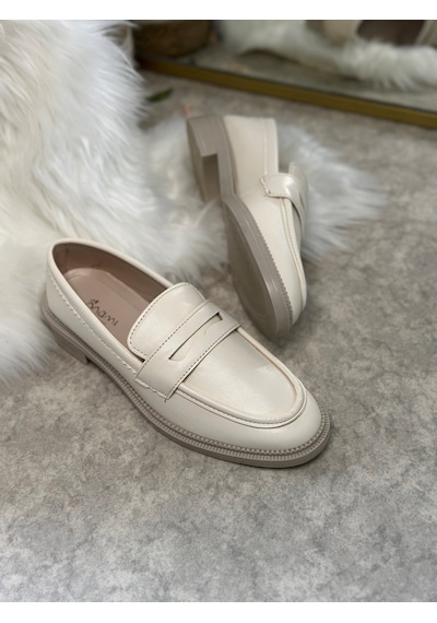 Günlük Kadın Düz Loafer Klasik Desenli Taban Zincirli Oval Burunlu Makosen Sade Şık Ayakkabı 130 Bej Günlük Kadın Düz Loafer Klasik Desenli Taban Zincirli Oval Burunlu Makosen Sade Şık Ayakkabı 130 Bej