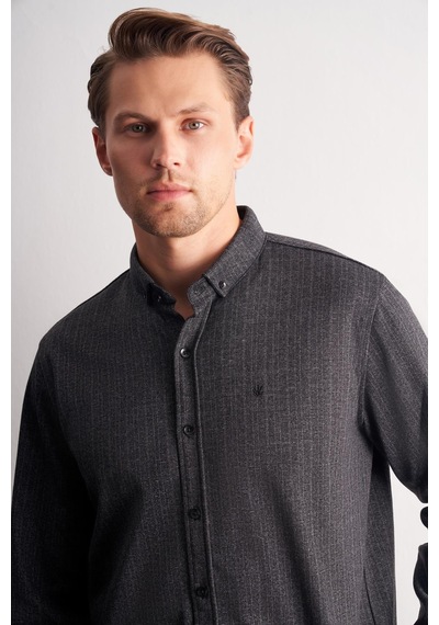 İmza Siyah Smart Düğmeli Yaka Uzun Kol Cepsiz Slim Fit Casual Gömlek 1004255172 Siyah İmza Siyah Smart Düğmeli Yaka Uzun Kol Cepsiz Slim Fit Casual Gömlek 1004255172 Siyah