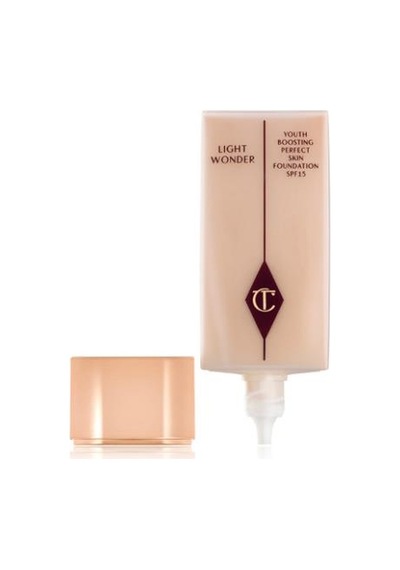 Charlotte Tilbury Light Wonder Fondöten 3 Fair