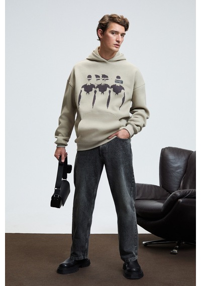 Grimelange ARMAND Erkek Kapüşonlu Kanguru Cepli Önü Baskılı Oversize Taş Rengi Sweatshirt