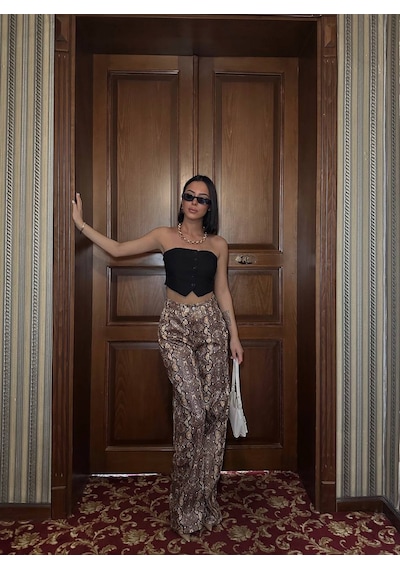 Metalik Yılan Derisi Snake Print Yüksek Bel Bol Paça Pantolon Kahverengi
