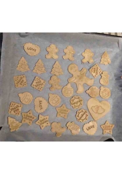Bayev 12 Adet Basmalı Kopat Kurabiye Kalıbı Seti Gingerbreadman Çam Ağacı Yılbaşı Özel Kurabiye