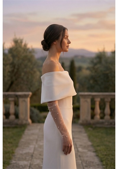 Berissima Bride Madonna Yaka Nikah Elbisesi, İnci Detaylı Kol, Maxi Yırtmaçlı Etek, Astra Kırık Beyaz Kırık Beyaz Berissima Bride Madonna Yaka Nikah Elbisesi, İnci Detaylı Kol, Maxi Yırtmaçlı Etek, Astra Kırık Beyaz Kırık Beyaz