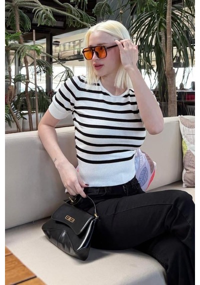 Seeh Beyaz Bisiklet Yaka Çizgili Kadın T-shirt Sh371 Baskılı